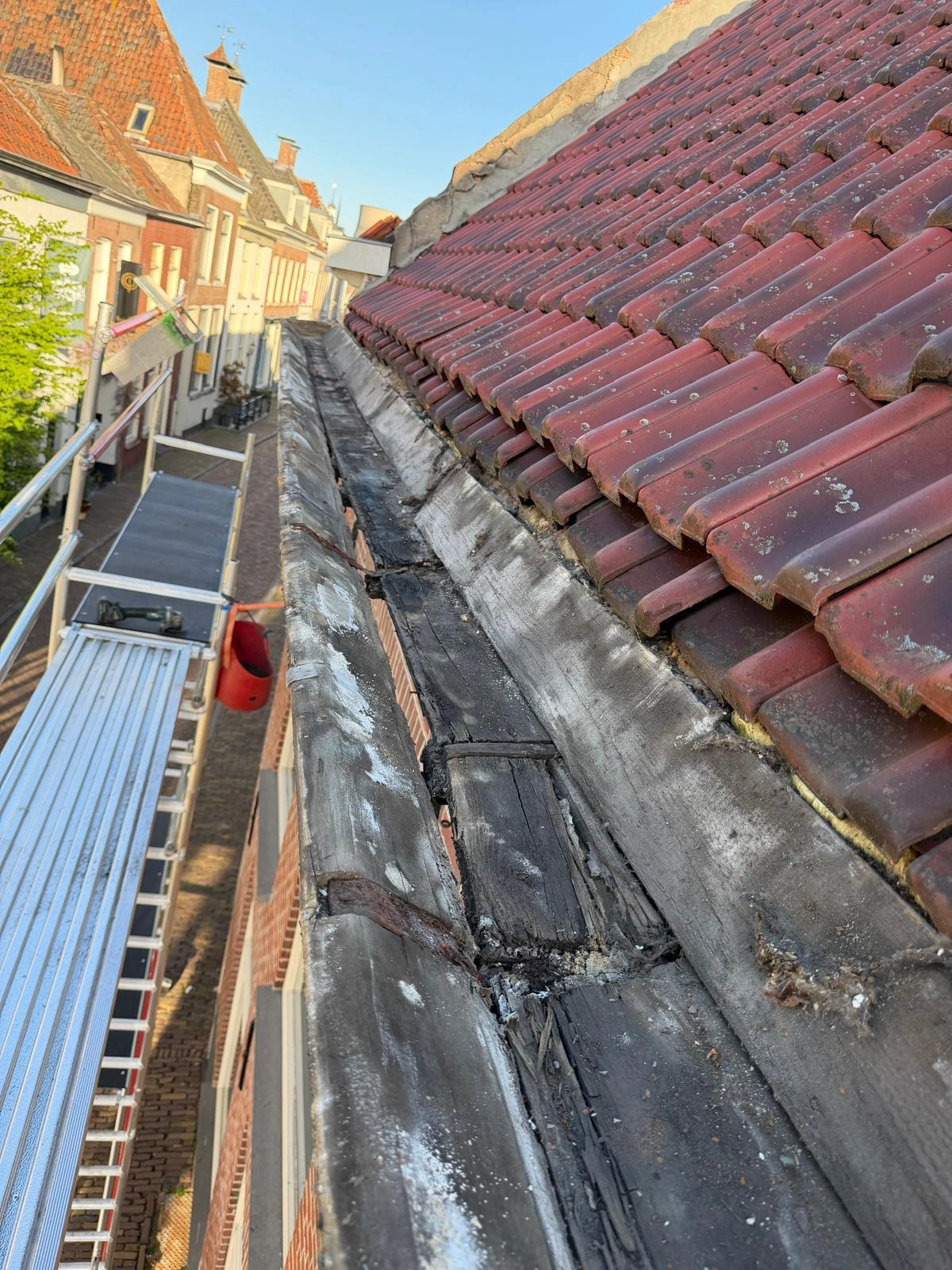 Dakgoot en gootombouw vervangen, Geertruidenberg