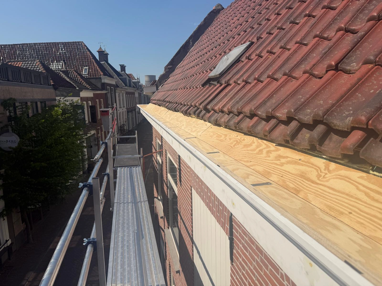Dakgoot en gootombouw vervangen, Geertruidenberg