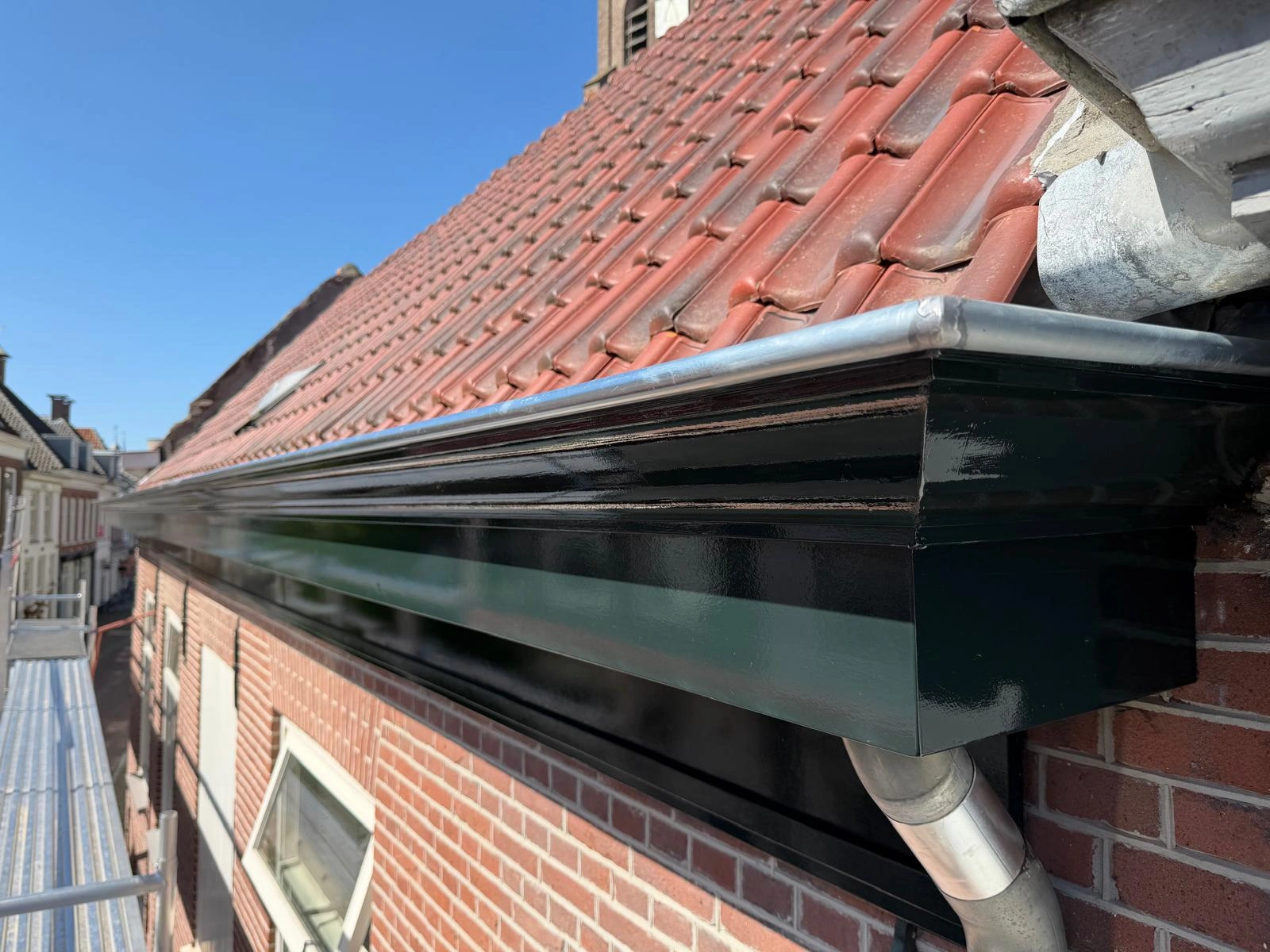 Dakgoot en gootombouw vervangen, Geertruidenberg